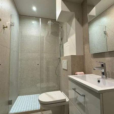 Trocadero Devant Le Metro Passy